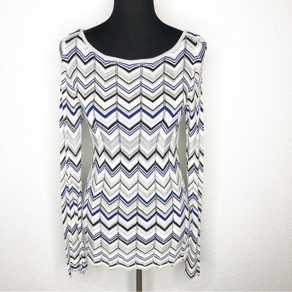 WHBM white black blue gray chevron knit criss cross back knit top size Small